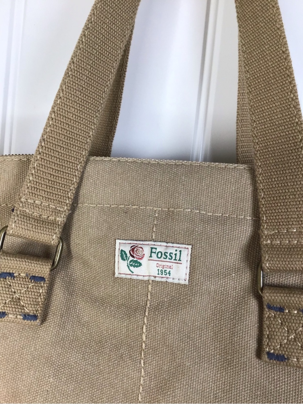 Fossil Canvas Utility Shoulder Bag Multi Pocket in Khaki. - Picture 3 of 10